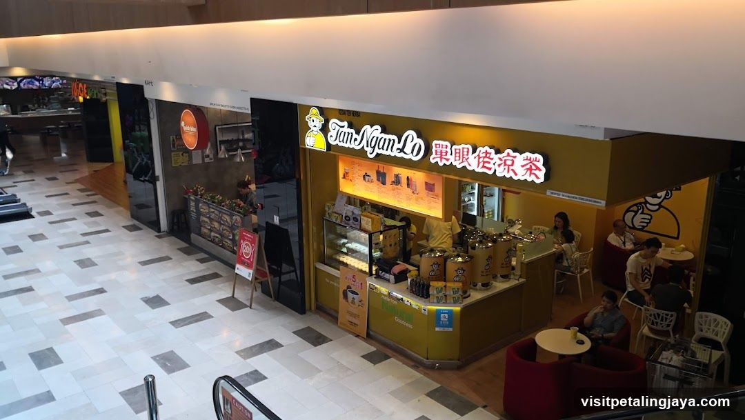 Fam Ngan Lo Shop Interior View