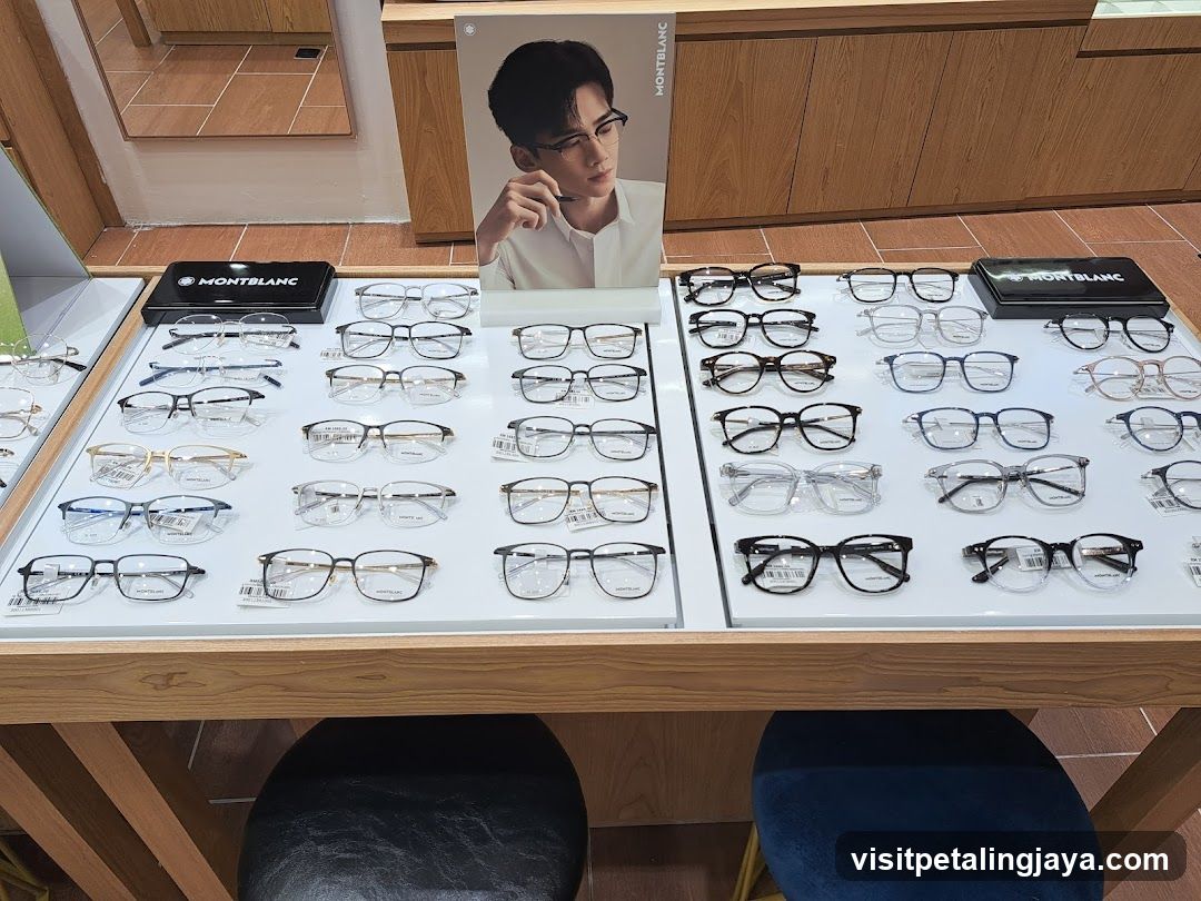 Eyeglasses Display