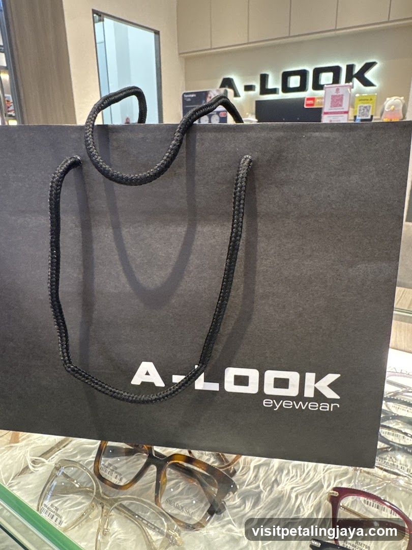 A-LOOK eyewear store interior