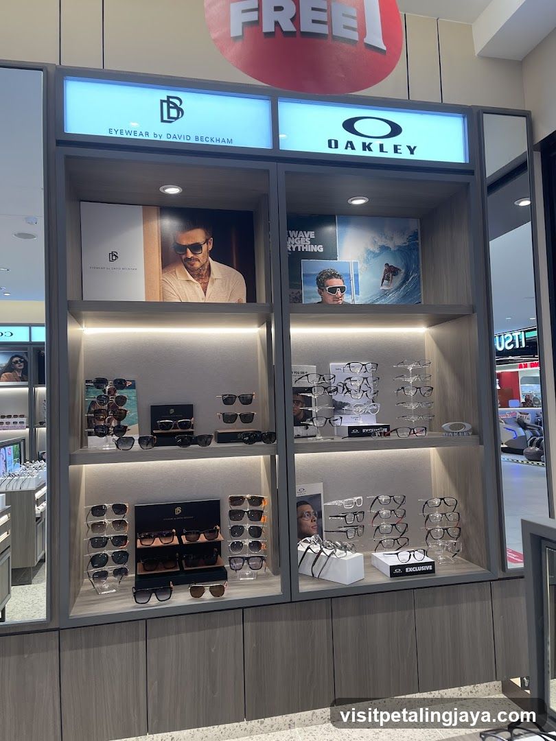 Eyewear Display Storefront