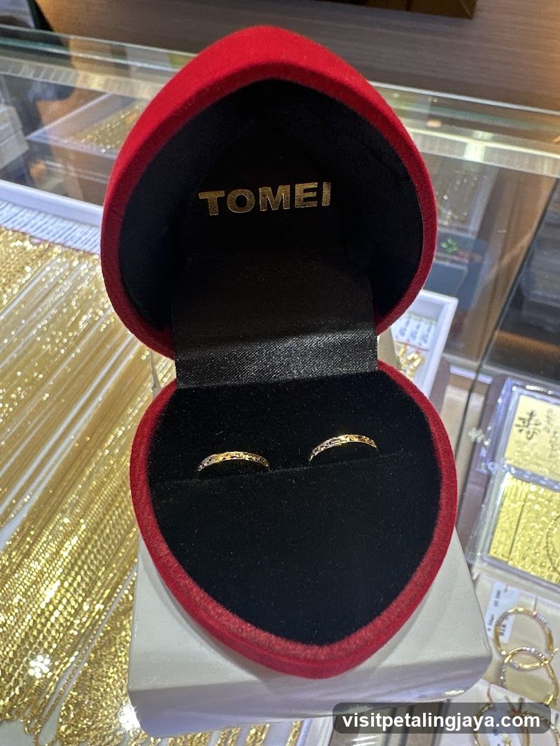 Tomei Jewelry Display