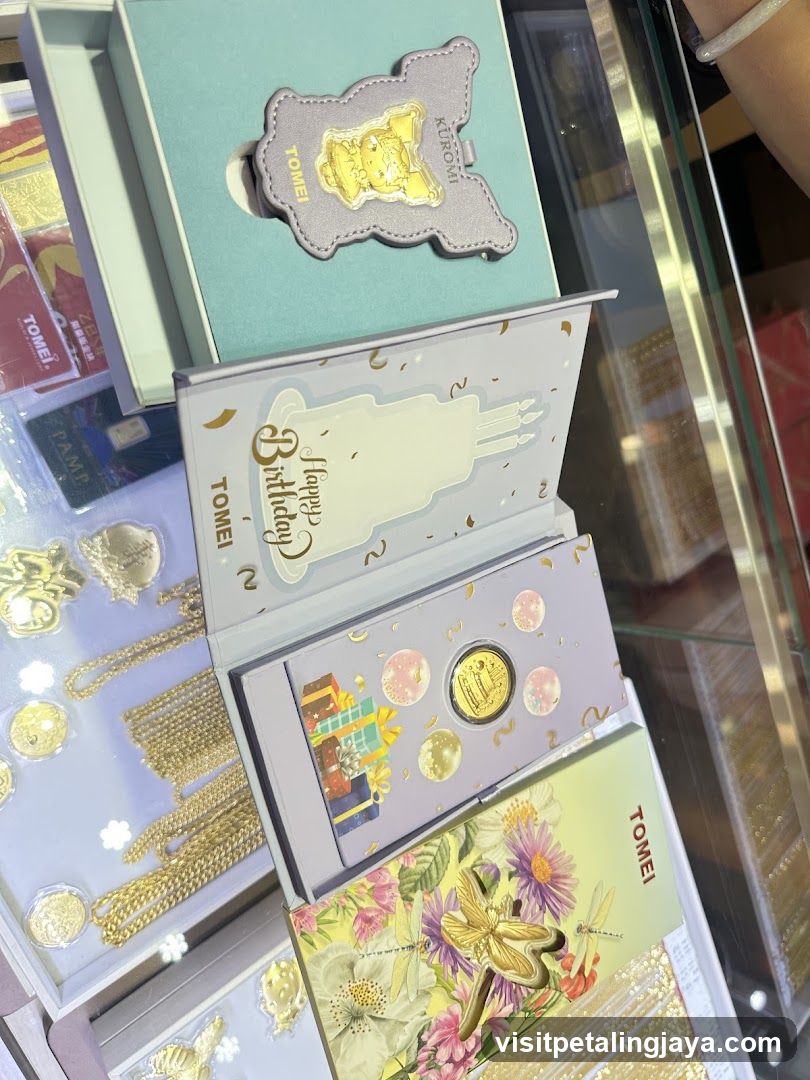 Tomei Jewelry Display