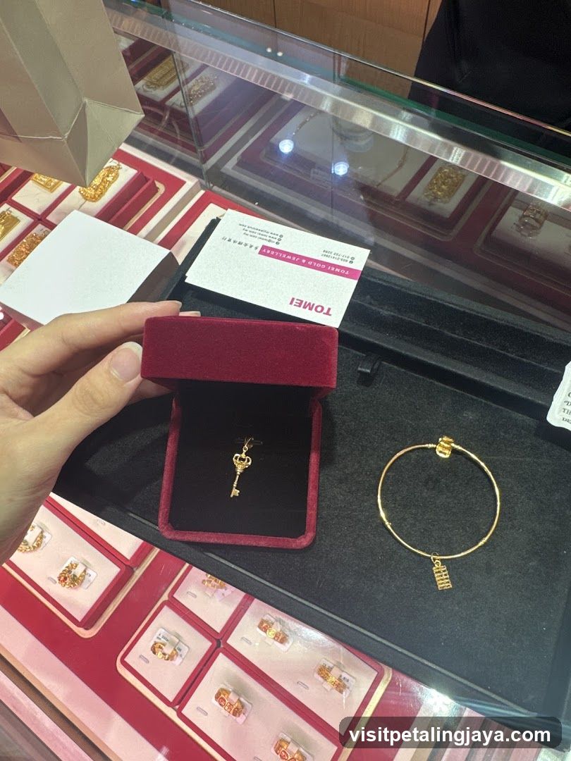 Jewelry Store Interior Display