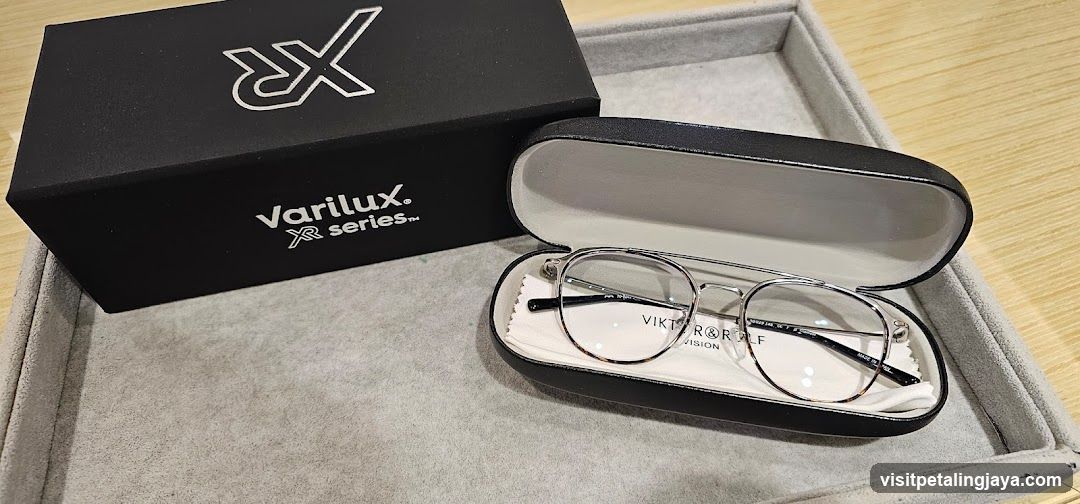 Varilux Series Glasses Display
