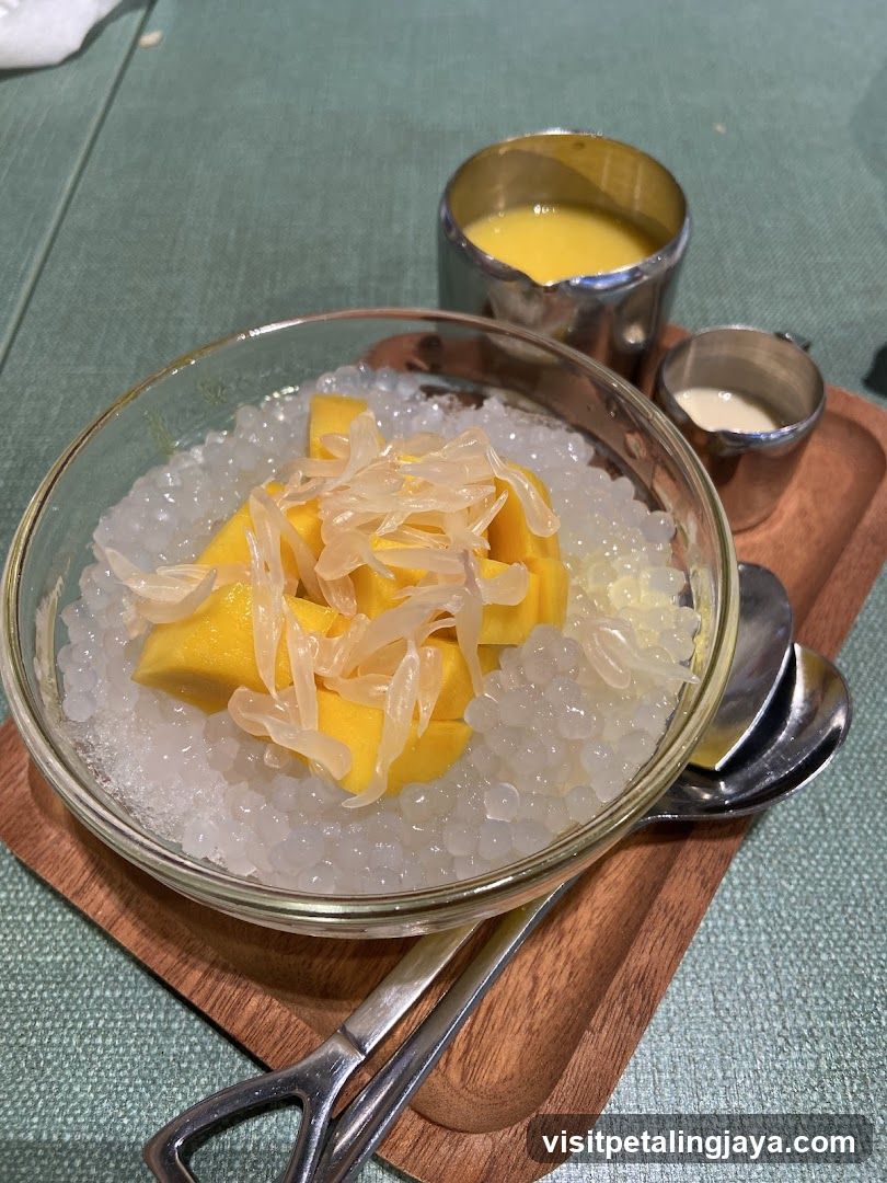 Mango dessert with tapioca and jelly