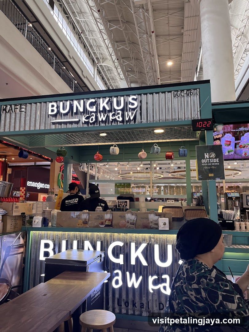 Bungkus Caw Caw Kafe Interior Shot