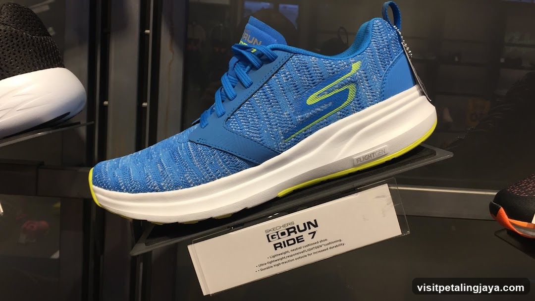 Skechers GORUN Ride 7 Shoe Display