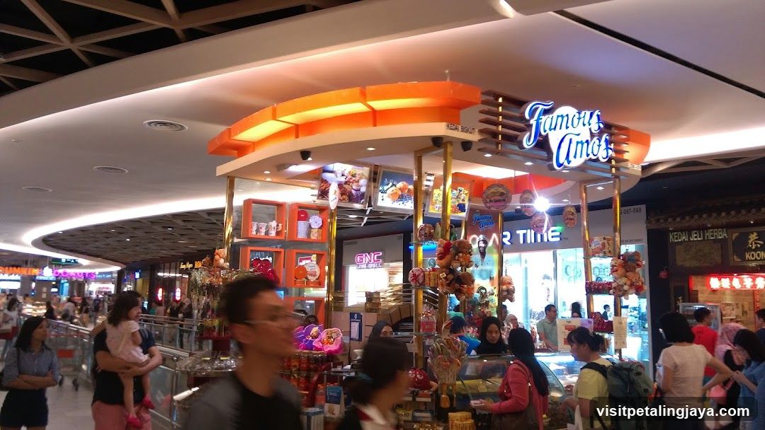 Famous Amos Kiosk in Mall