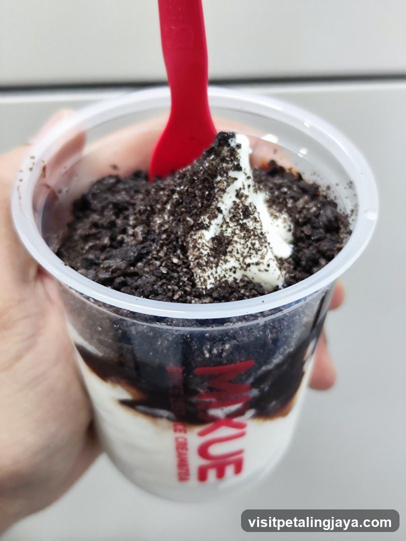 Oreo-flavored dessert cup