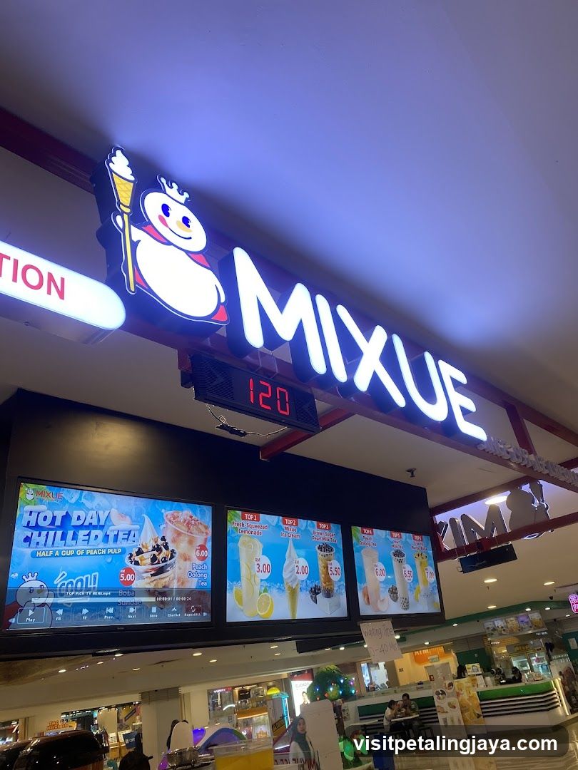 Mixue Storefront Interior