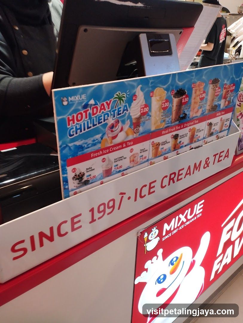 Mixue Ice Cream & Tea Counter Display