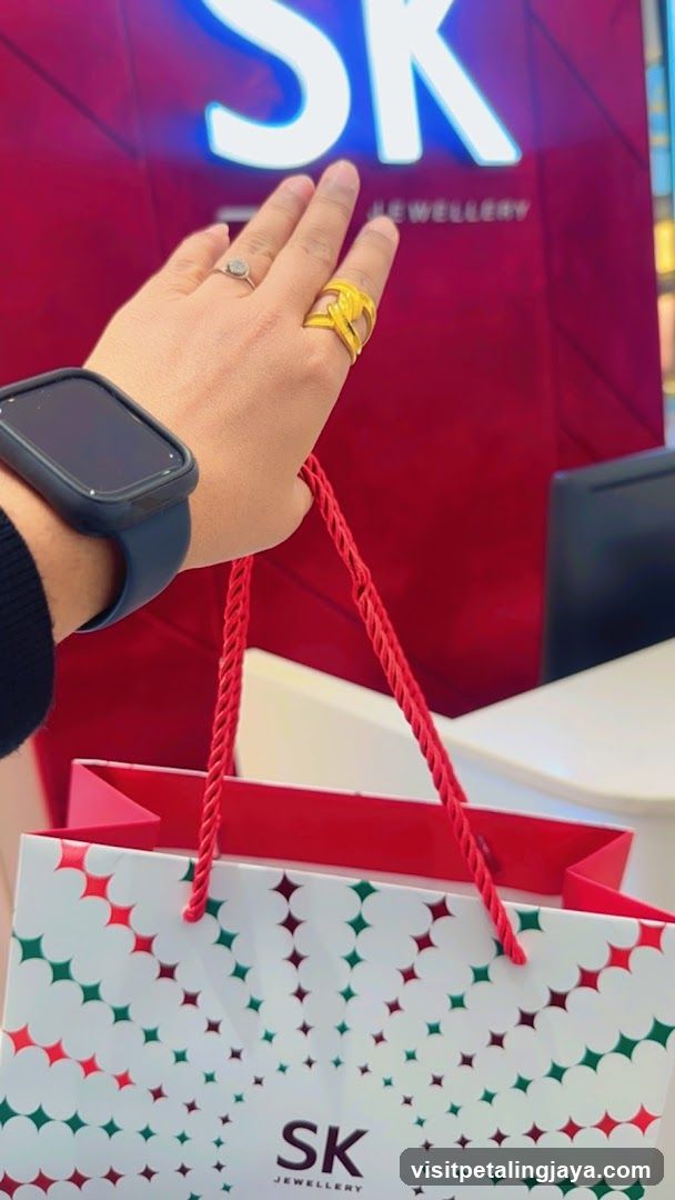 Hand holding shopping bag at SK Jewellery