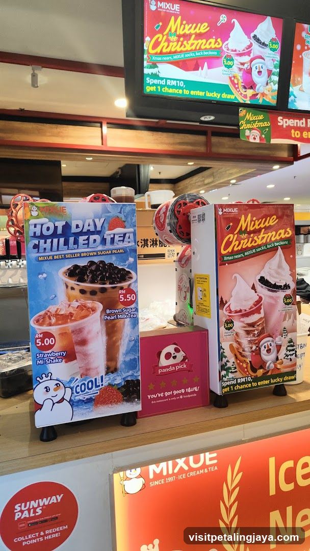 Mixue promotional display