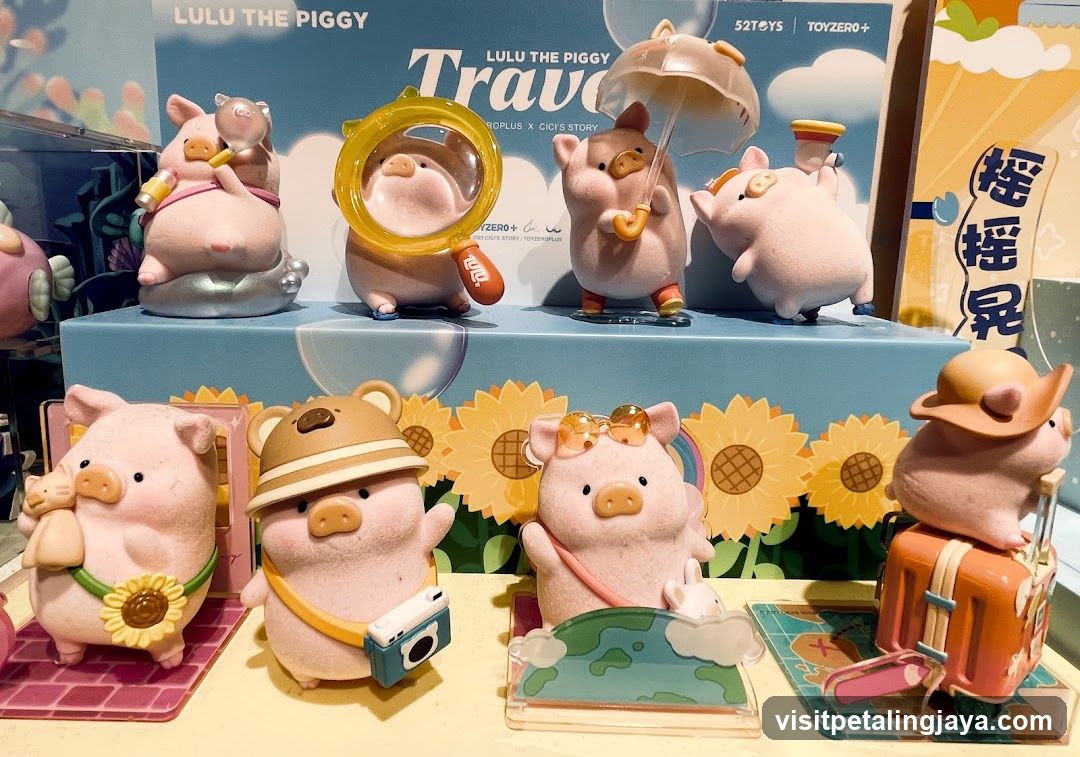 Lulu the Piggy Travel Series Display