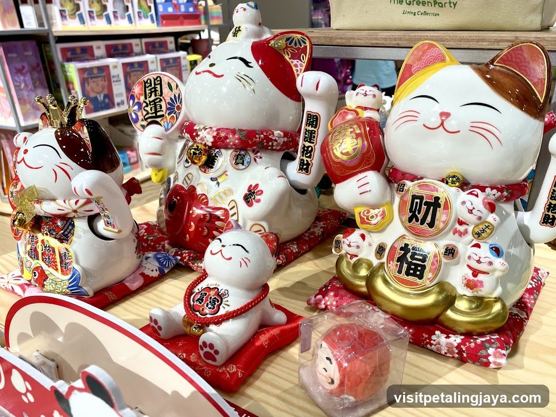 Maneki-neko figurines display