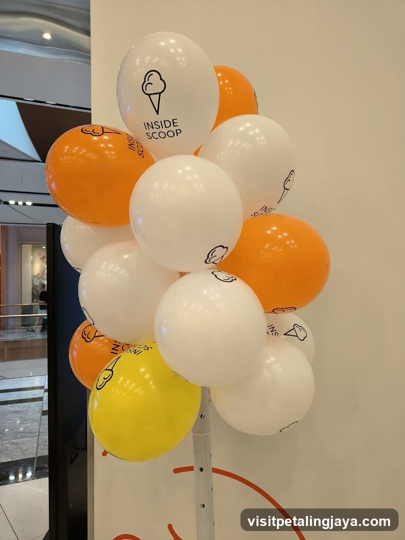 Inside Scoop Balloon Display