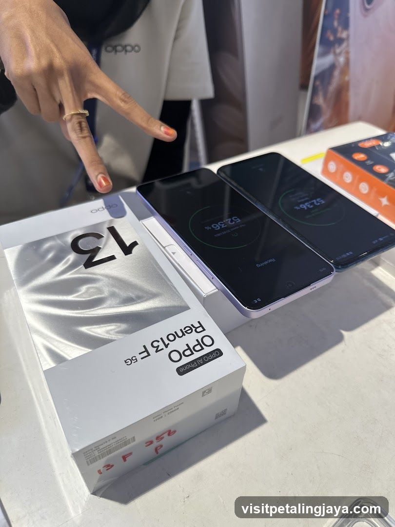 OPPO Reno13 F 5G Product Display