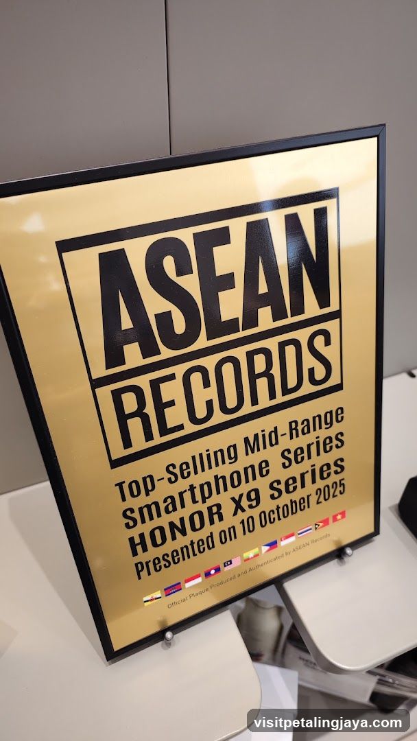 ASEAN RECORDS Trophy