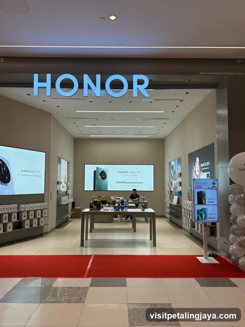 HONOR Store Interior