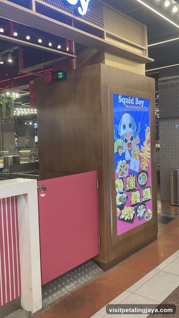 Squid Boy storefront
