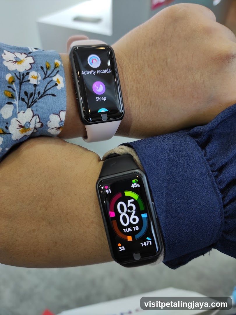 Wrist-worn smartwatches display interfaces