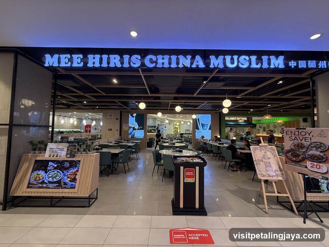 Mee Hiris China Muslim Interior View