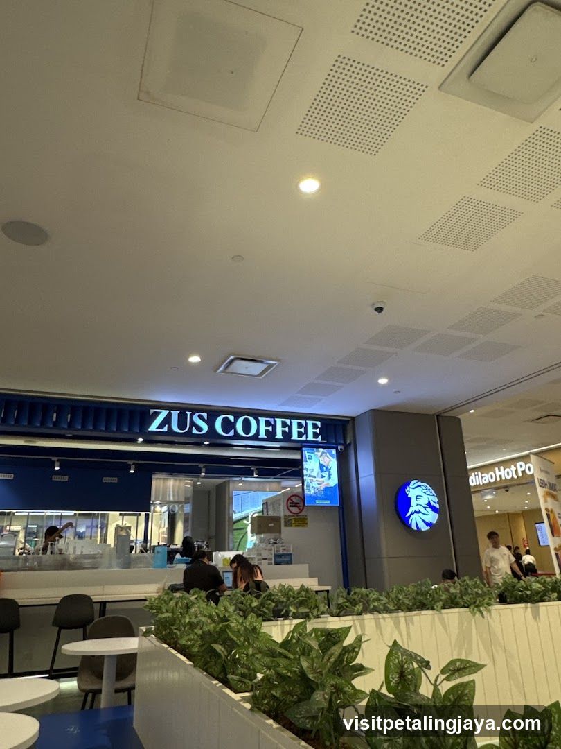 ZUS COFFEE interior view