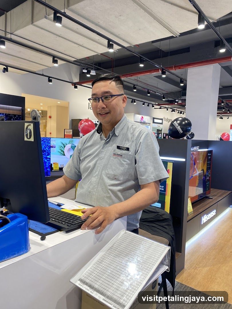 Store Interior Employee