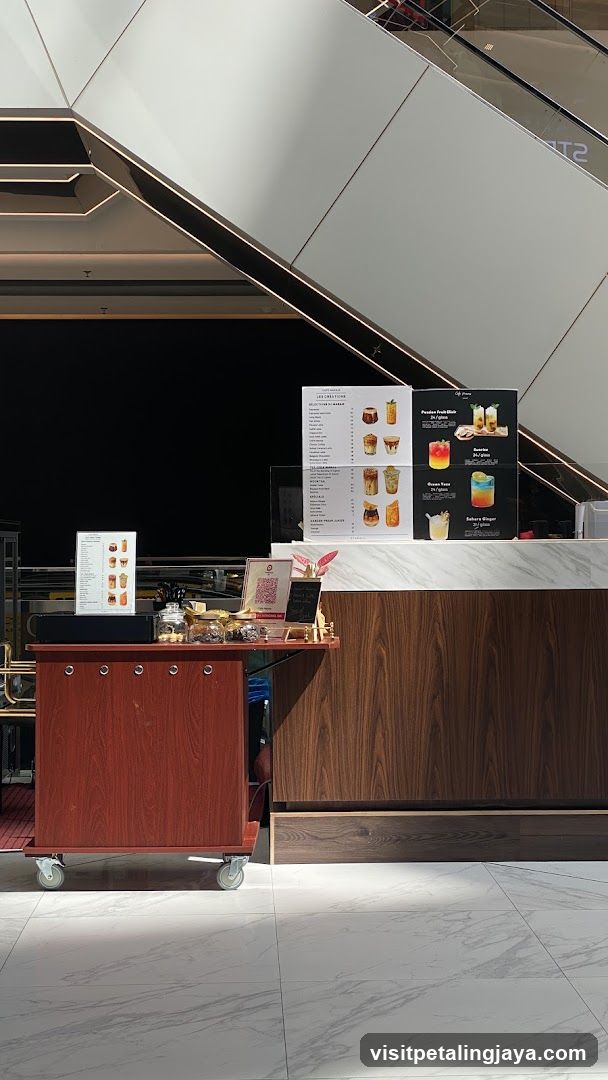 Food and Drink Display Area