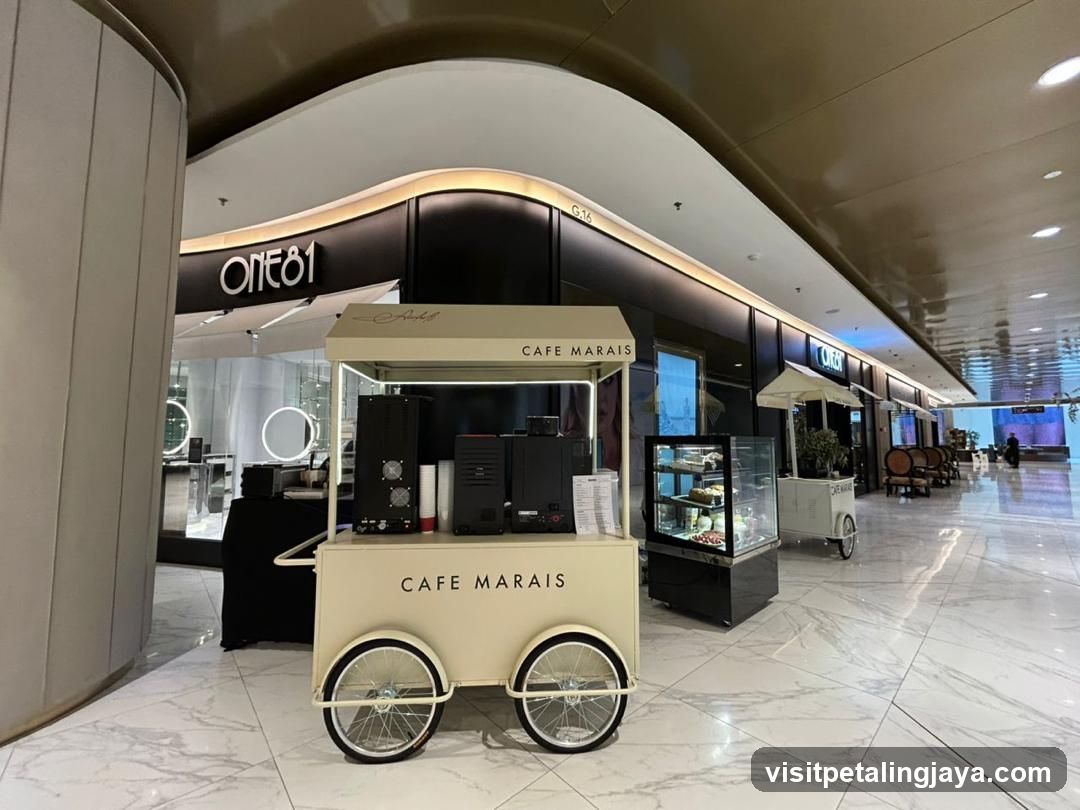 Cafe Marais Cart in Mall Corridor
