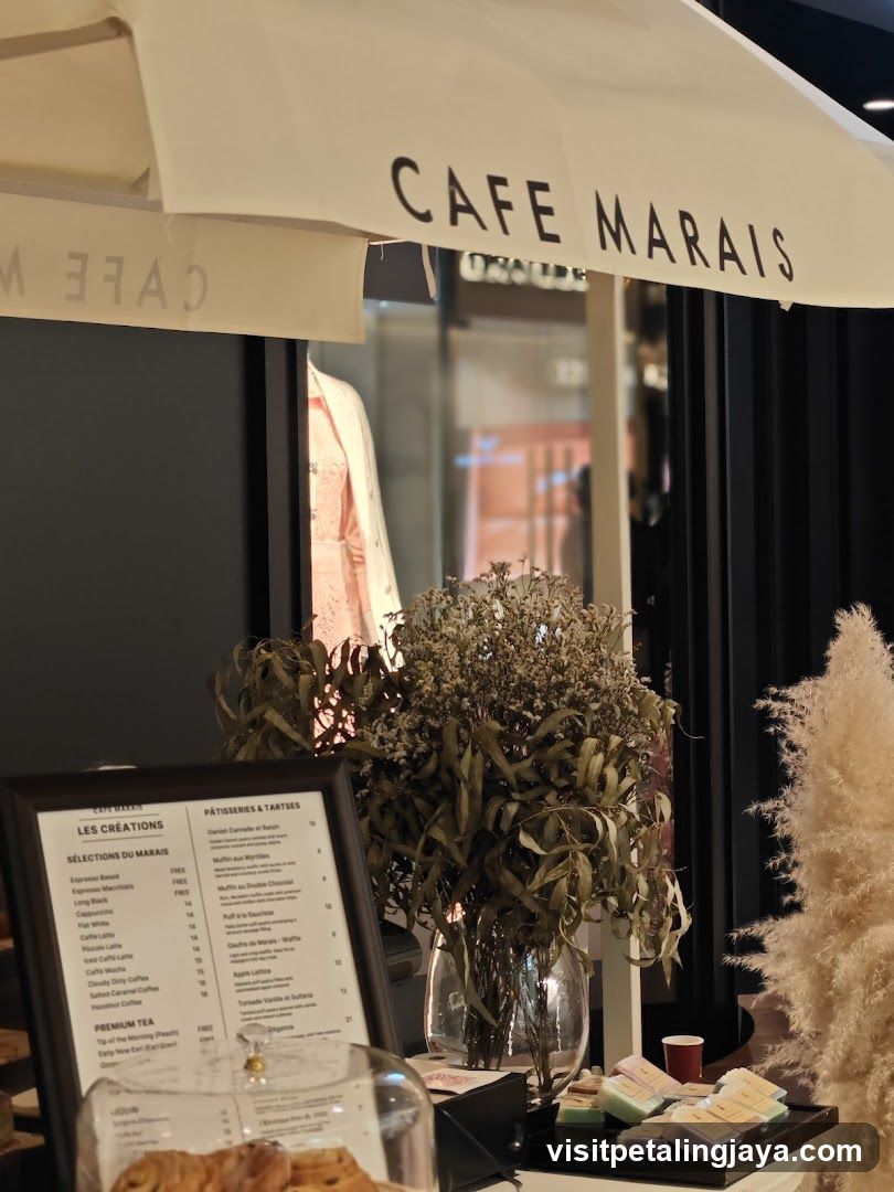 Cafe Marais Display