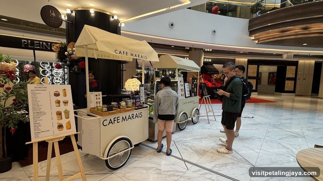 Cafe Marais Food Cart in Mall