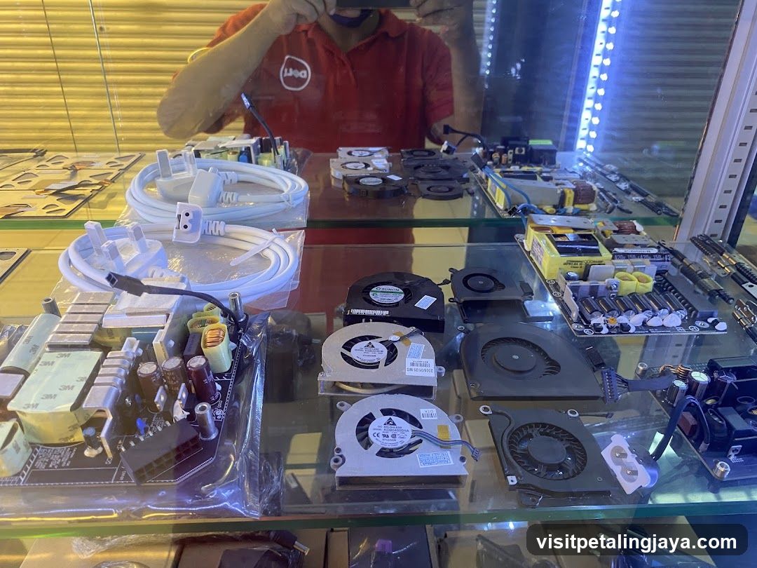 Electronics parts display case