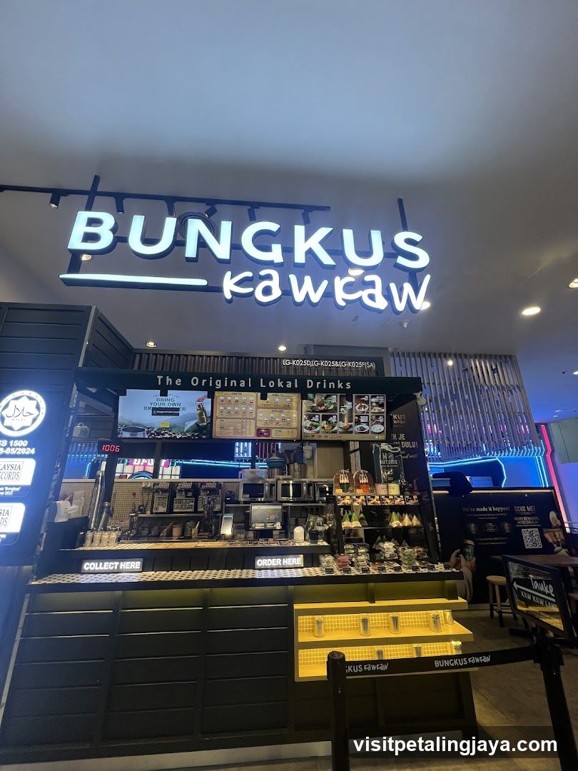 Bungkus Kaw Kaw Storefront Interior