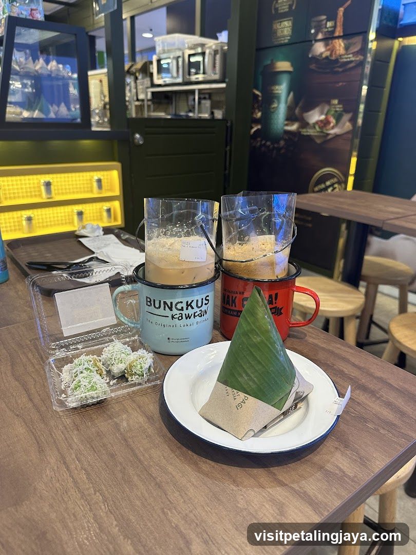Bungalow Kafaaw Cafe Interior