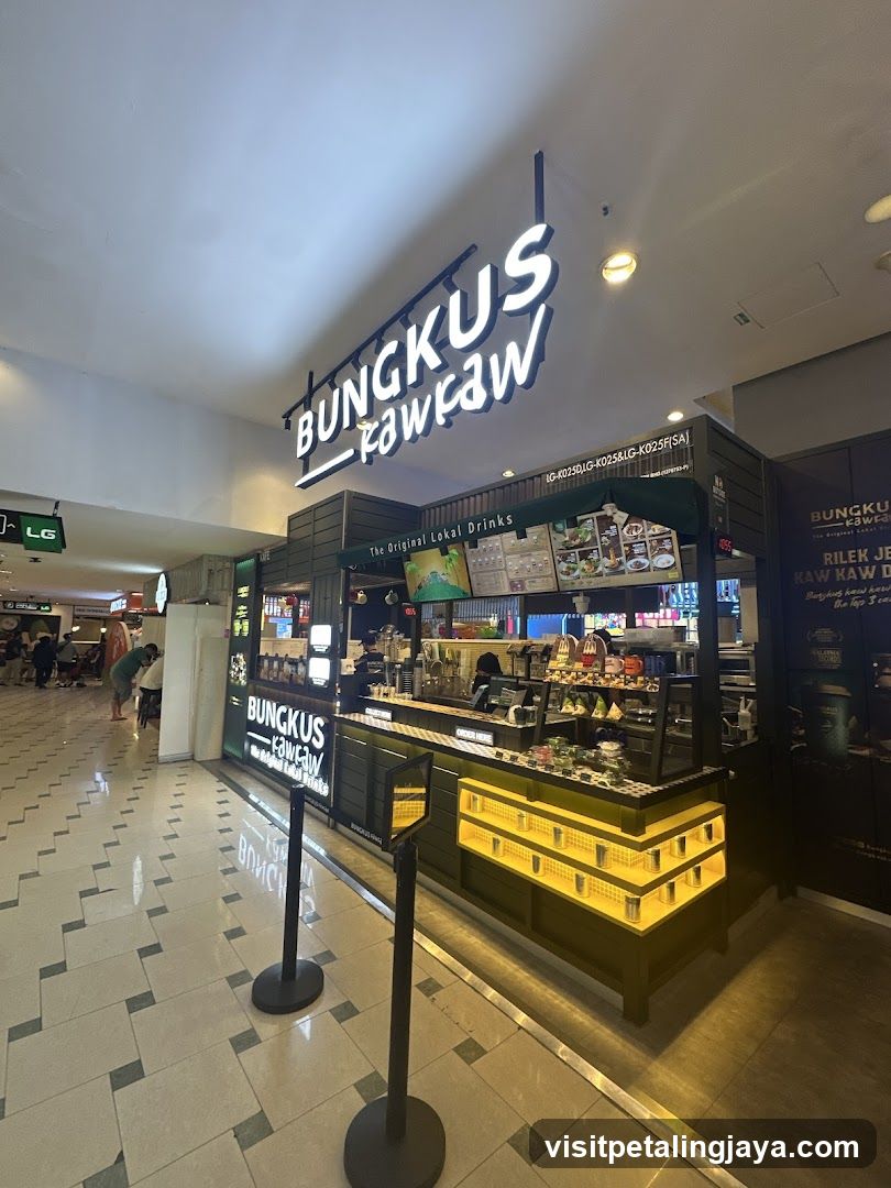 Bungkus Rawraw Storefront Interior View
