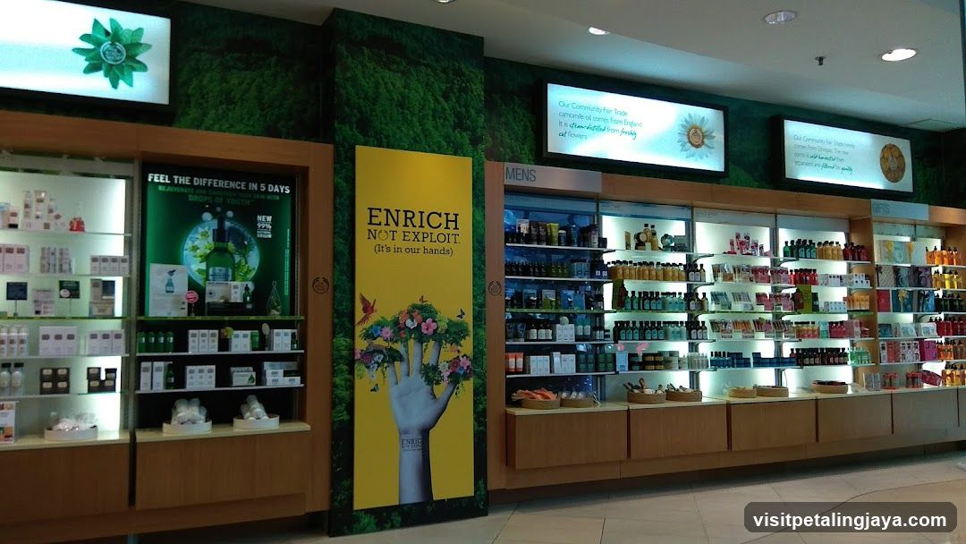 The Body Shop Interior Display