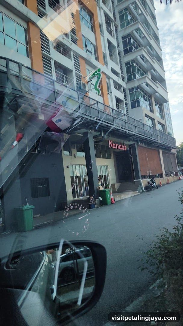 Nando's Restaurant Exterior