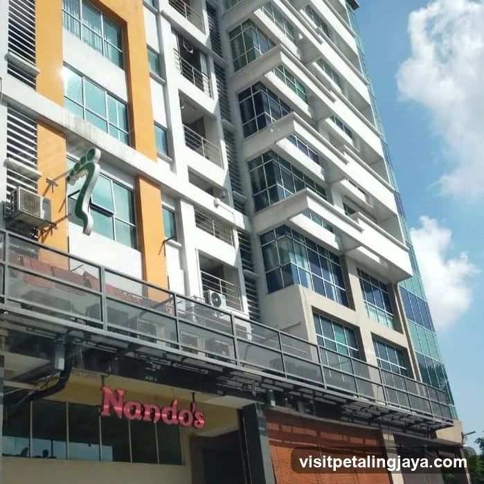 Nando's Restaurant Exterior