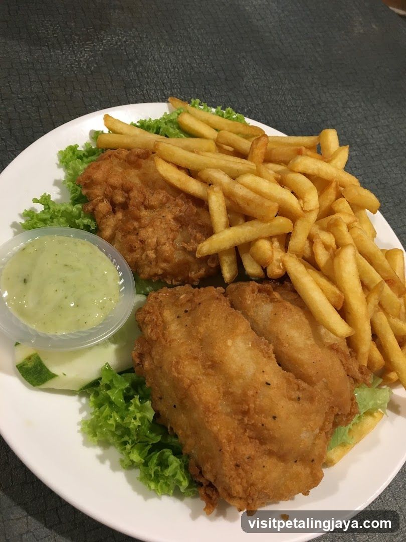 Fried Fish and Chips with Sauce