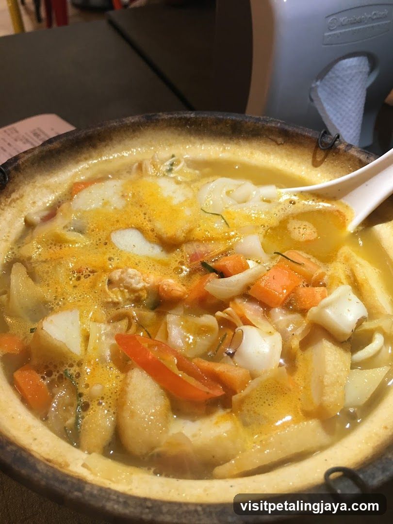 Clay Pot Soup with Fish and Vegetables