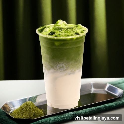 Matcha Latte with Powder
