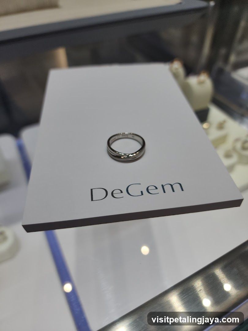 DeGem Ring Display