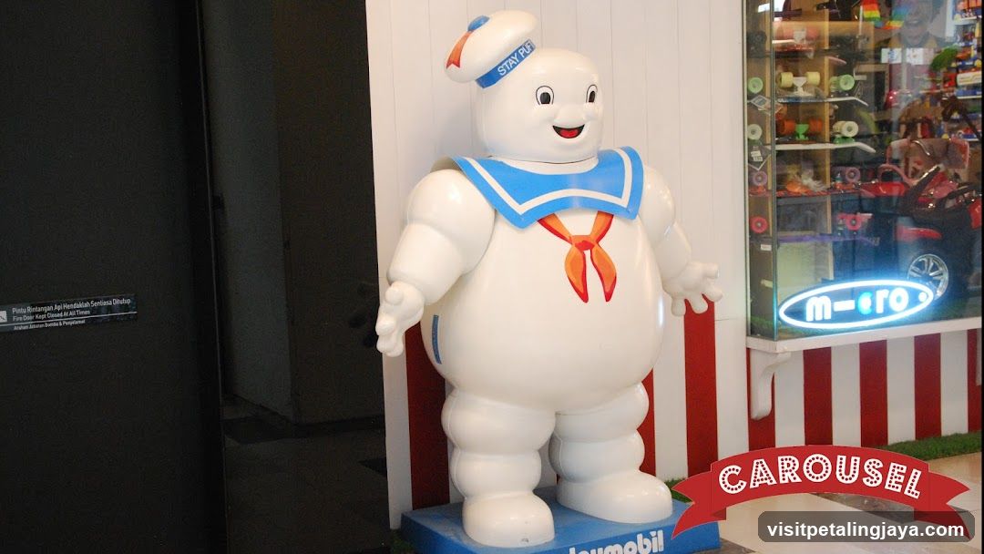 Stay Puft Marshmallow Man Statue