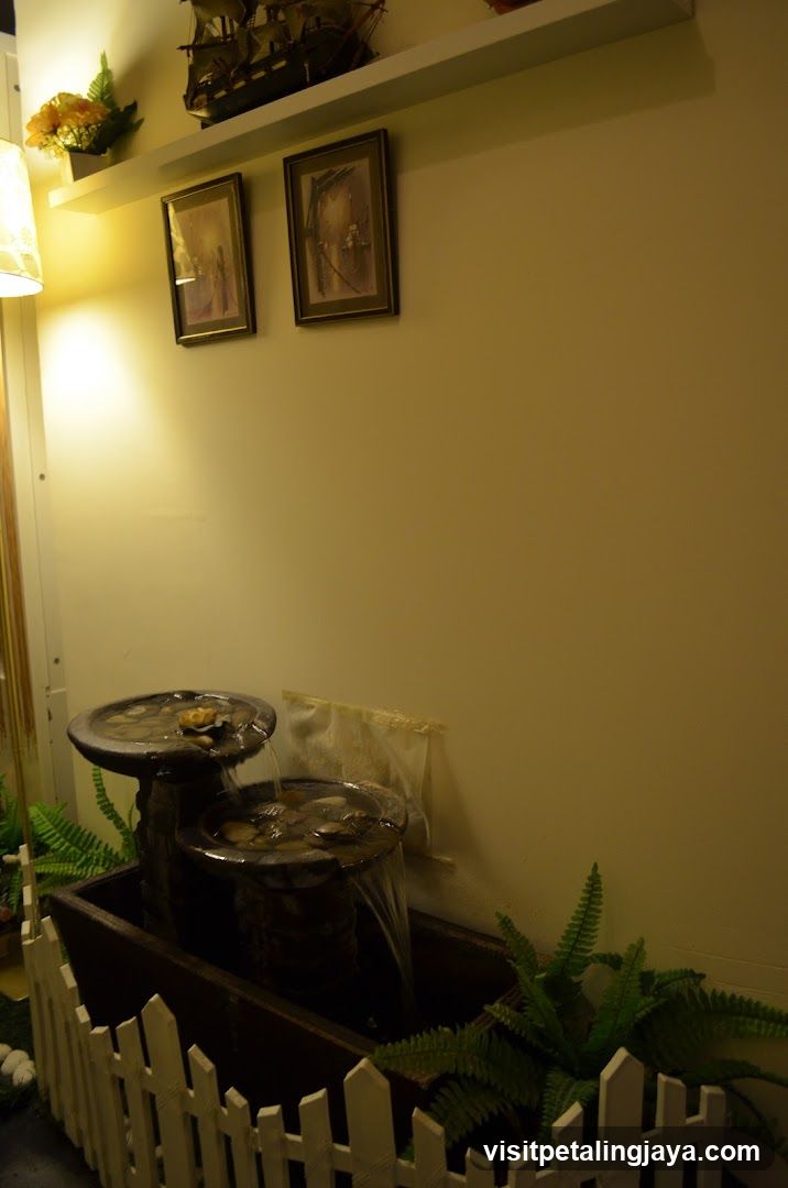 Indoor Water Feature Display