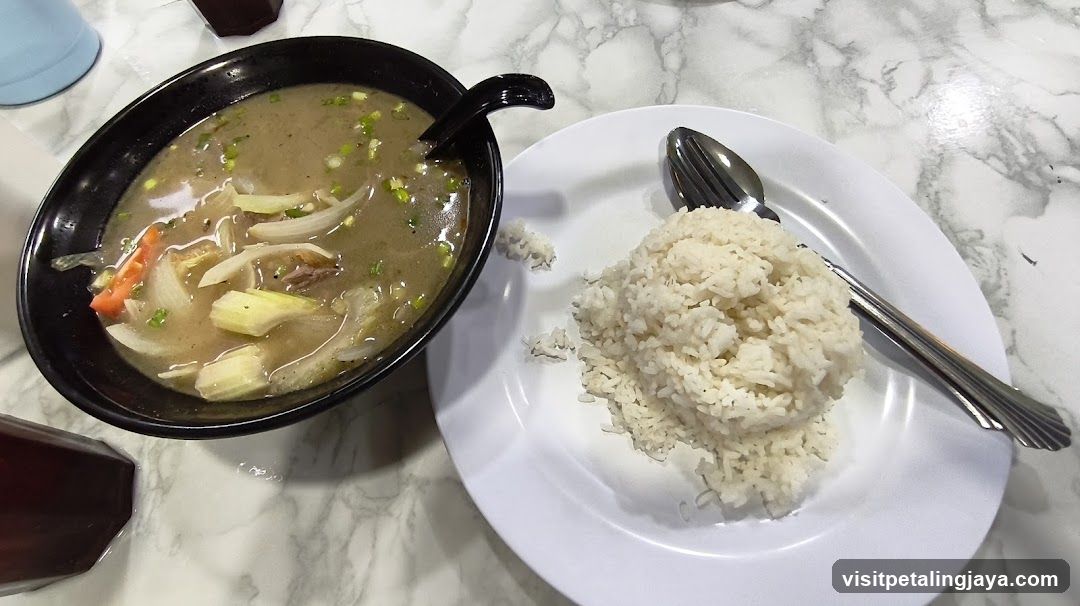 Thailand-style soup and rice meal