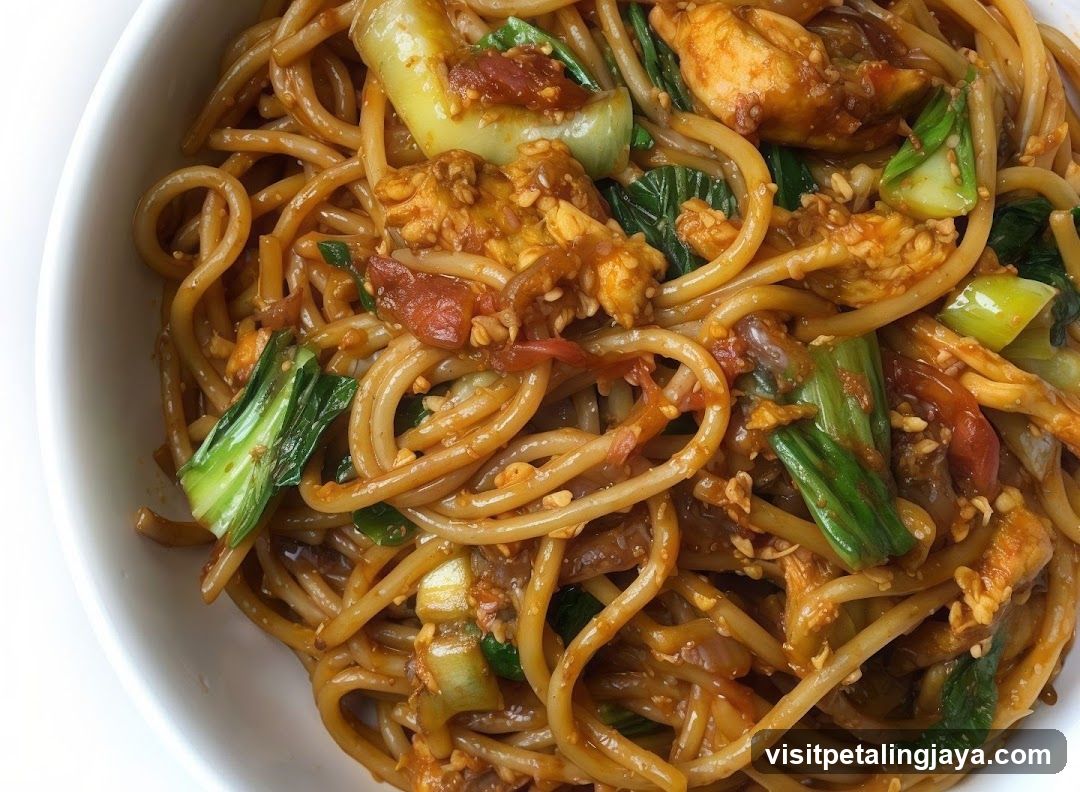 Stir-fried Noodles with Vegetables and Chicken