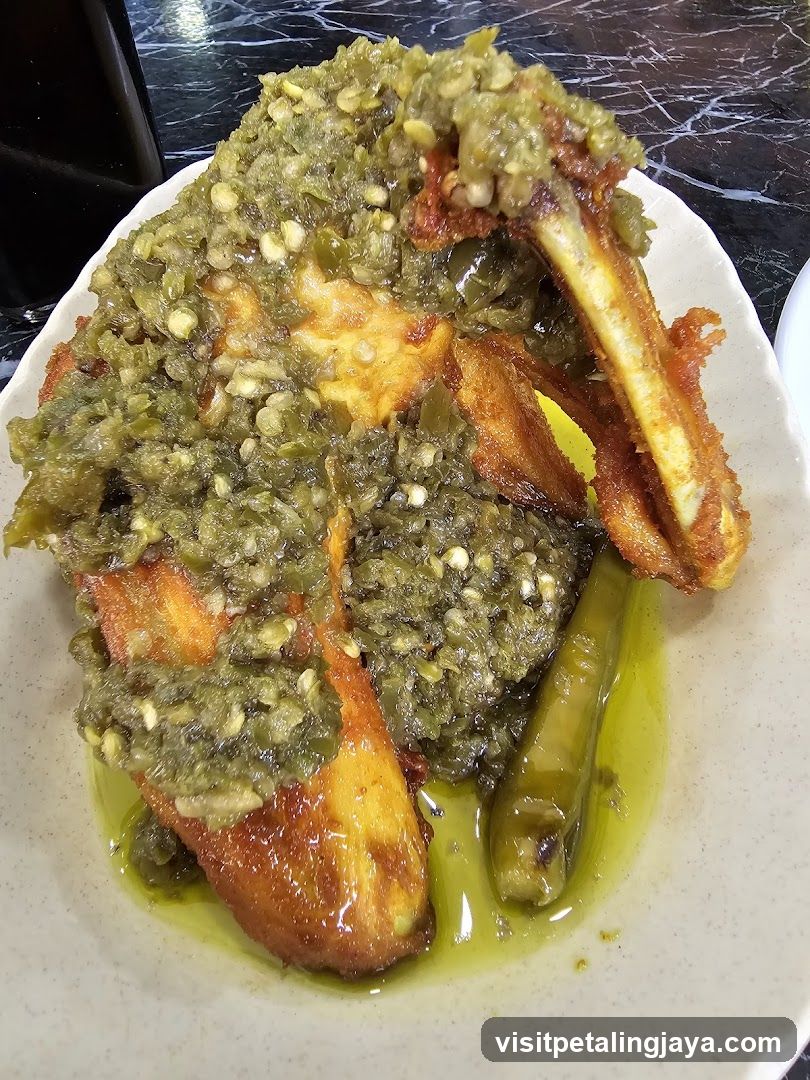 Spicy Chicken Dish with Green Sauce