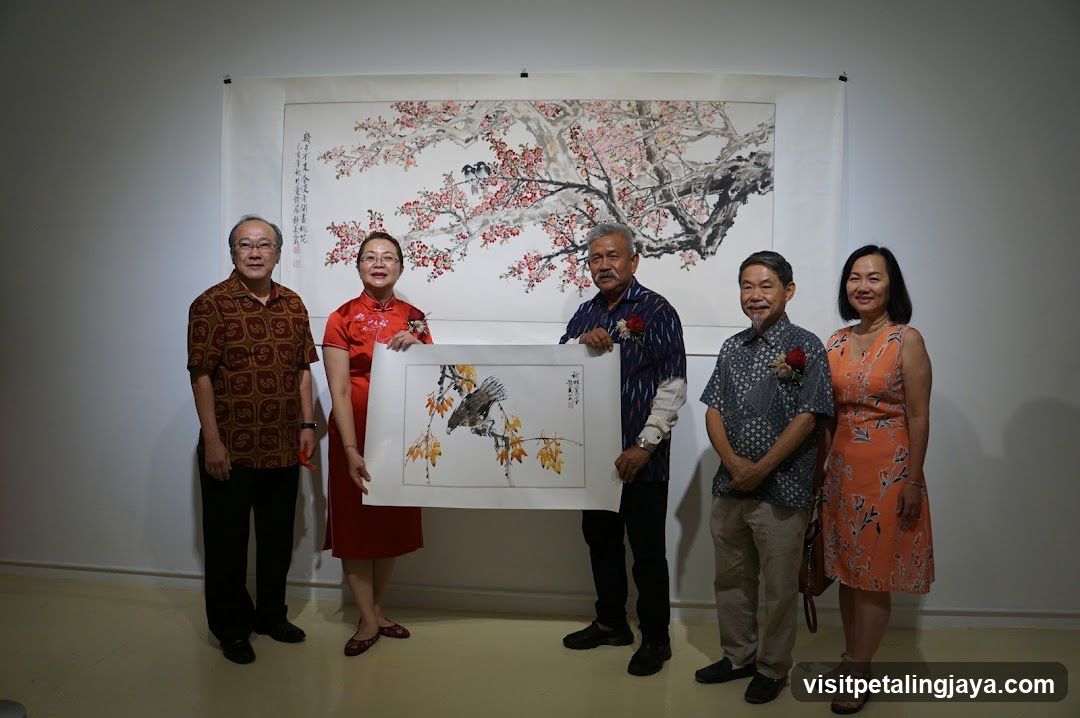 Art Exhibition Group Photo