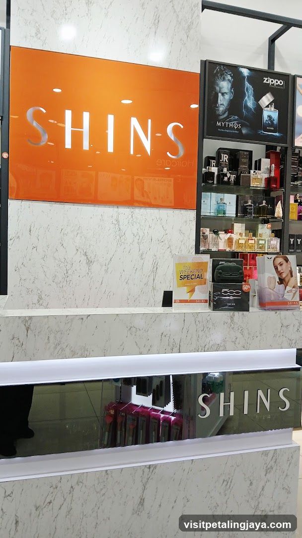 SHINS Store Interior Display